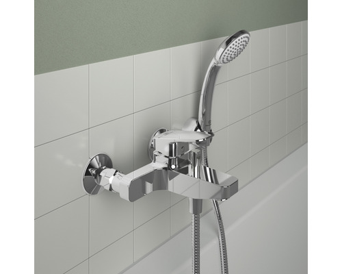 Vanová baterie s sprchovou soupravou pro montáž na stěnu v koupelně