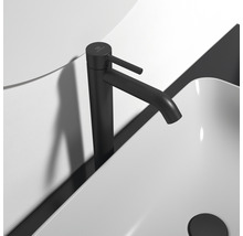 Umyvadlová baterie v koupelně