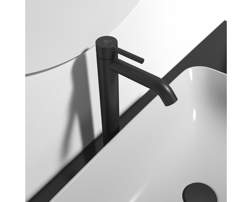 Umyvadlová baterie v koupelně