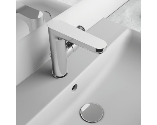 Umyvadlo s chromovanou baterií