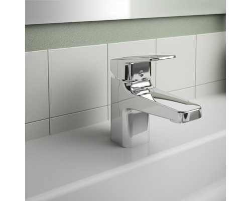 Umyvadlová baterie v koupelně