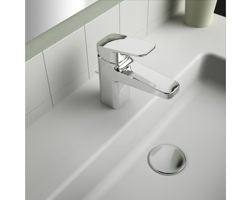 Umyvadlová baterie chromovaná na umyvadle