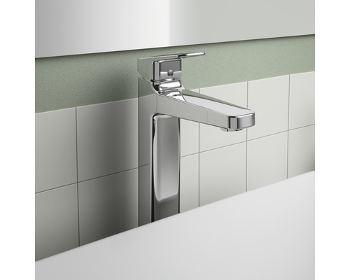 Umyvadlová baterie v koupelně