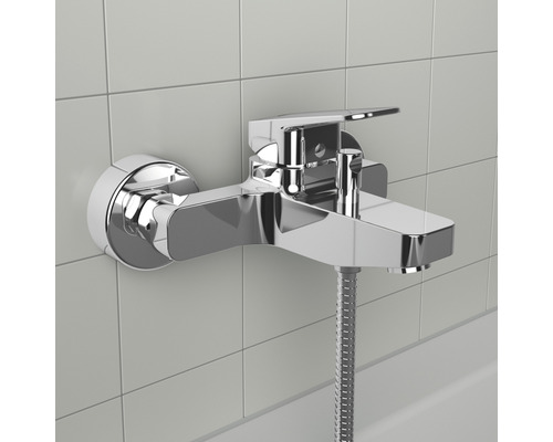 Nástěnná baterie pro vanu s sprchovou hadicí