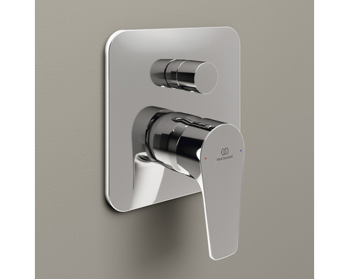 Vestavěná sprchová baterie s pákou a čtvercovou krycí deskou