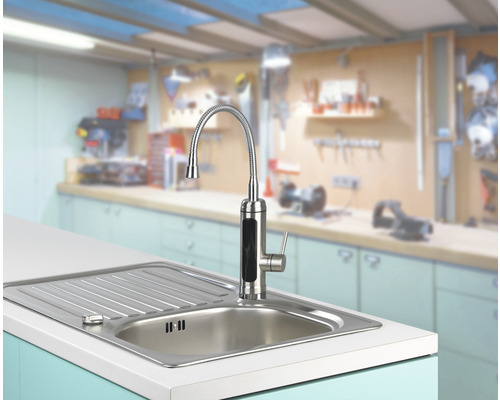 Dřezová baterie s flexibilním výtokem a dřezem