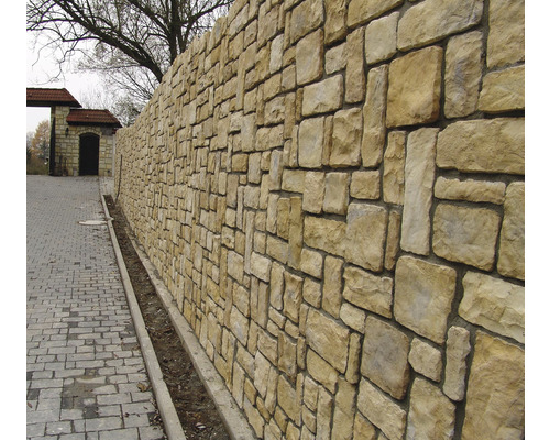 Zeď z přírodního kamene