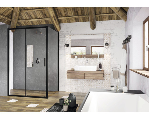 Koupelna se sprchou, umyvadlem a vanou ve venkovském stylu