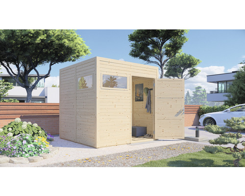 Dřevěný zahradní domek s oknem a otevřenými dveřmi na zahradě