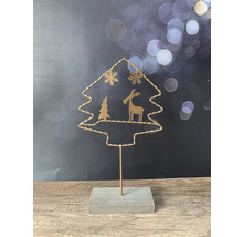 Dekorace vánočního stromku z drátu s motivy jelena, jedle a sněhové vločky na dřevěném podstavci.