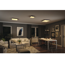 Obývací pokoj se čtvercovými stropními svítidly pro interiér