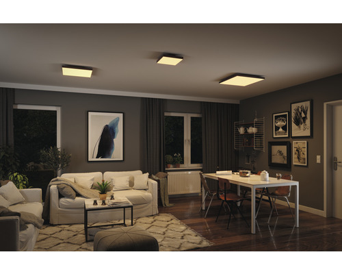 Obývací pokoj se čtvercovými stropními svítidly pro interiér