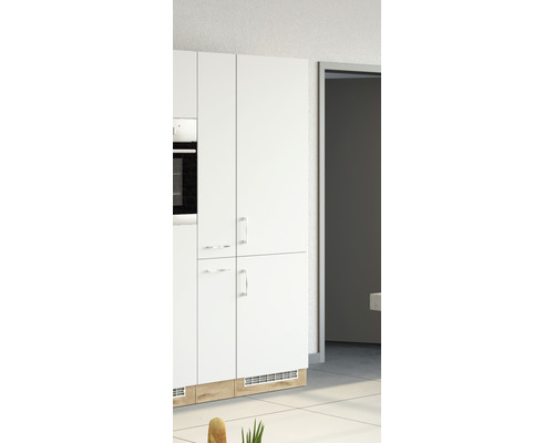 Kuchyňská skříňka s bílými čely a světle hnědým soklem