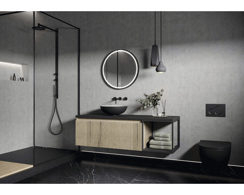 Koupelna se sprchou, umyvadlem, zrcadlem a toaletou v tmavém provedení