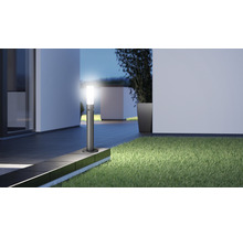 Zahradní lampa pro osvětlení venkovních prostor.