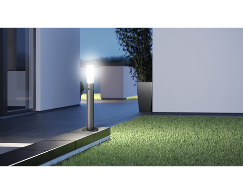 Zahradní lampa pro osvětlení venkovních prostor.