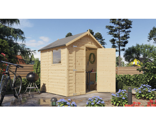 Dřevěný zahradní domek s otevřenými dveřmi, oknem a nářadím