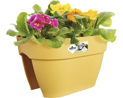 Žlutý balkonový truhlík s barevnými prvosenkami