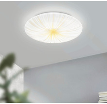 Kulaté stropní svítidlo s abstraktním vzorem namontované na stropě