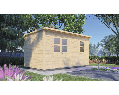 Dřevěný zahradní domek s okny a dveřmi na zahradě