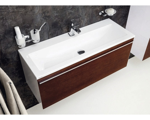 Umyvadlo se skříňkou v koupelně