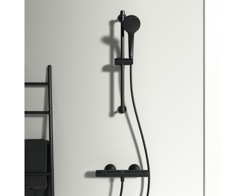Sprchová souprava pro montáž na stěnu s ruční sprchou a termostatem
