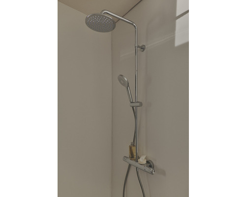 Sprchová souprava s hlavovou a ruční sprchou v koupelně