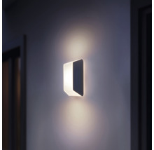Svítící LED nástěnné svítidlo pro venkovní použití