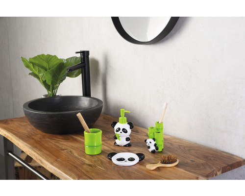 Koupelna s umyvadlem, černé umyvadlo na desku, armatura a koupelnová série Panda