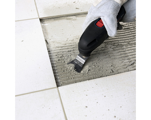 Řezačka dlaždic se používá k odstranění lepidla na dlaždice