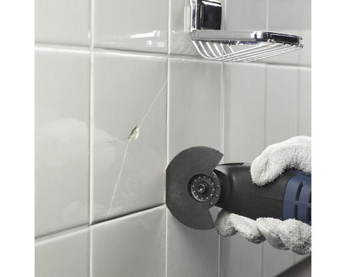 Fréza na spáry při použití na poškozené obkládačce