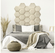 Ložnice s čalouněným čelem postele v hexagonálním provedení