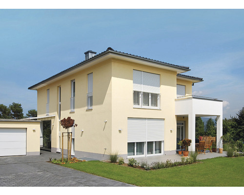 Dvoupatrový dům s roletami