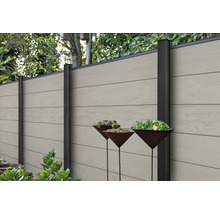 Plastový zahradní plot s ocelovými sloupky