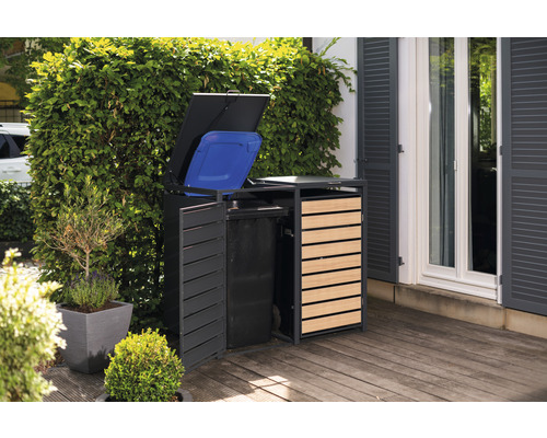 Box na odpadkové koše se dvěma přihrádkami a víkem na zahradě.