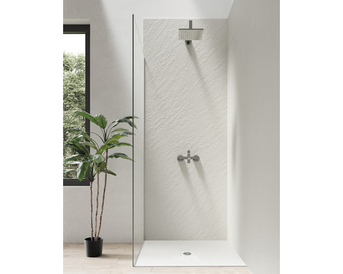 Sprchový kout se sprchovou hlavicí, armaturou, sprchovou vaničkou a skleněnou sprchovou zástěnou