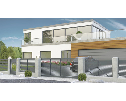 Moderní dům s šedým plotem v předzahrádce.