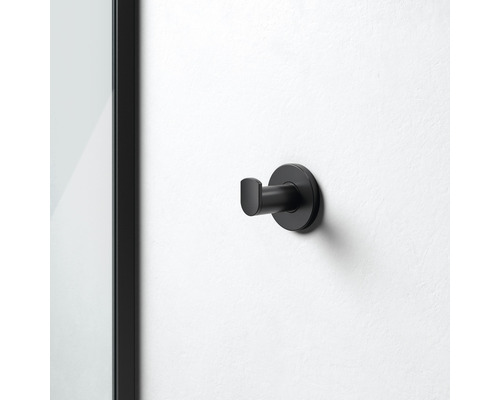 Černý věšák na oděvy pro montáž na stěnu