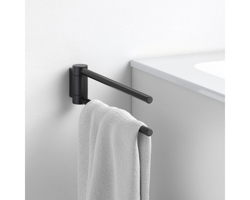 Otočný držák na ručníky pro montáž na stěnu s ručníkem