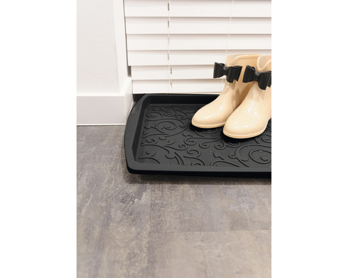 Odkapávač na boty se vzorem a pár gumáků