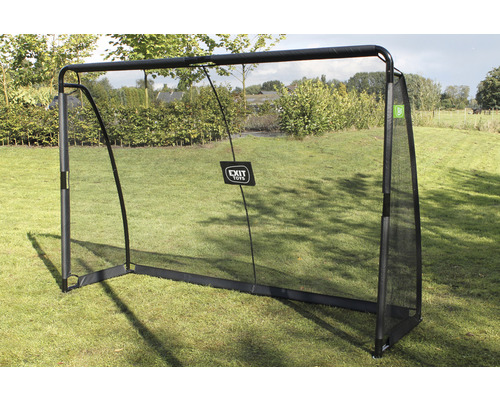 Fotbalová branka na trávníku