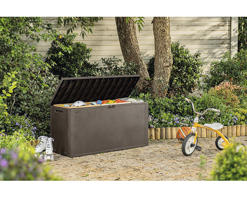 Otevřený úložný box na zahradě s hračkami