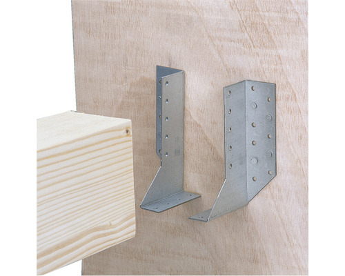 Dva kovové úhelníky pro spojování dřeva