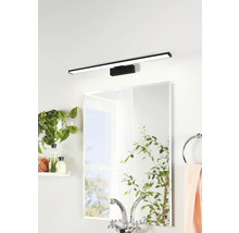 Koupelna s obdélníkovým zrcadlem a LED světlem