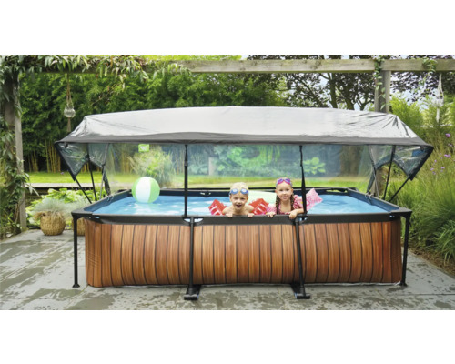 Nafukovací bazén se stříškou a dvěma dětmi na zahradě