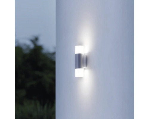 Kovové nástěnné svítidlo se světlem směřujícím nahoru a dolů