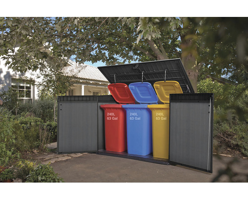 Skříň na popelnice se třemi popelnicemi o objemu 240 litrů na zahradě