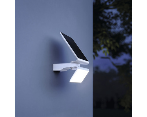 Solární svítidlo pro montáž na stěnu s LED