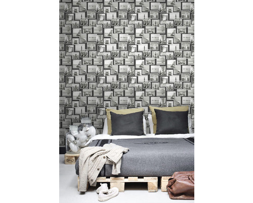 Ložnice s fototapetou s námořnickými motivy, postel z europalet