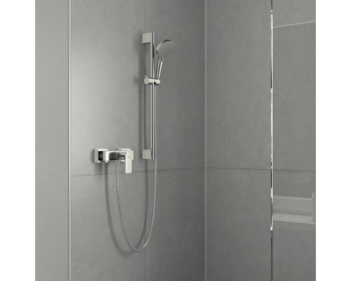 Nástěnná sprchová baterie s ruční sprchou a tyčí ve sprše
